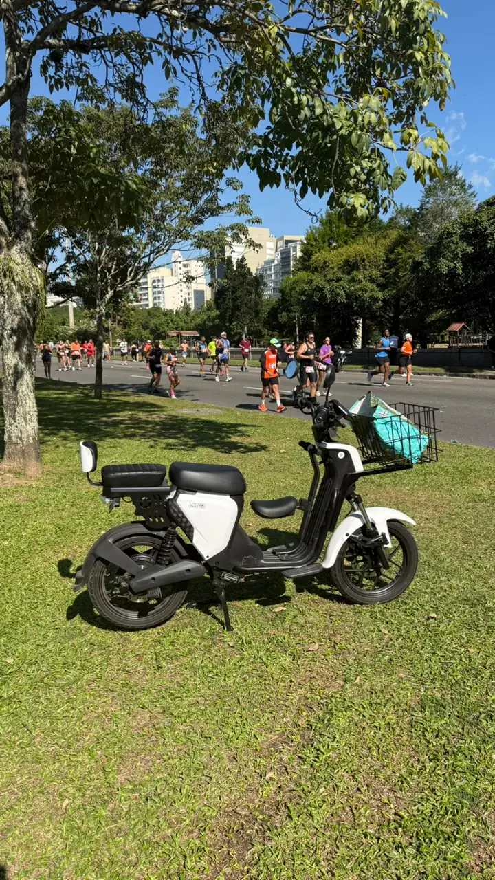 VZero Inova 2.0 1000W seminova durante corrida no Aterro