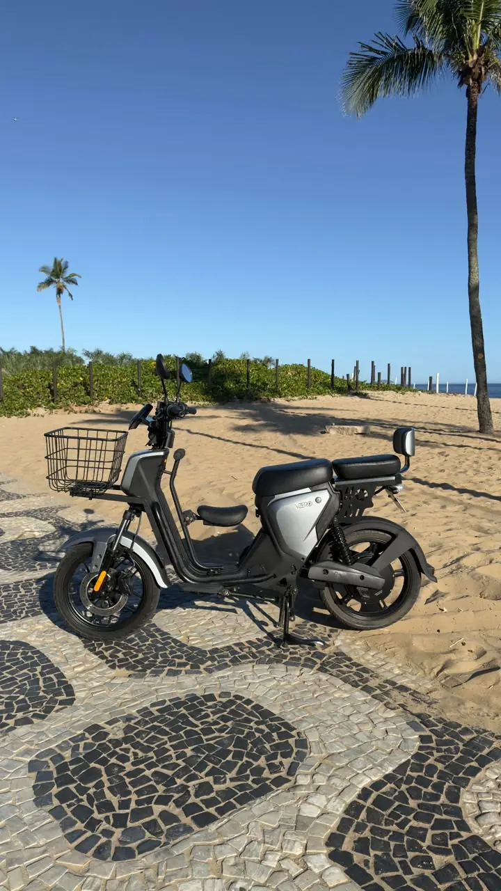 VZero Inova 2.0 1000W seminova no calçadão de Ipanema